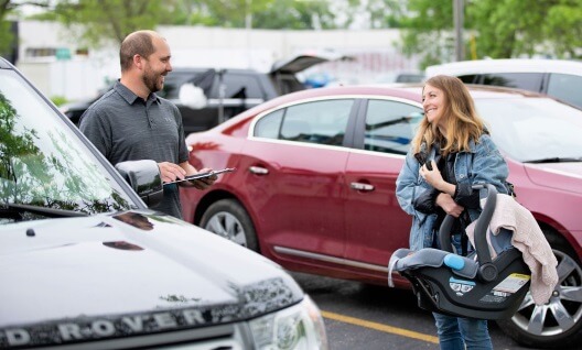 Customer in contact with Collision Center rep